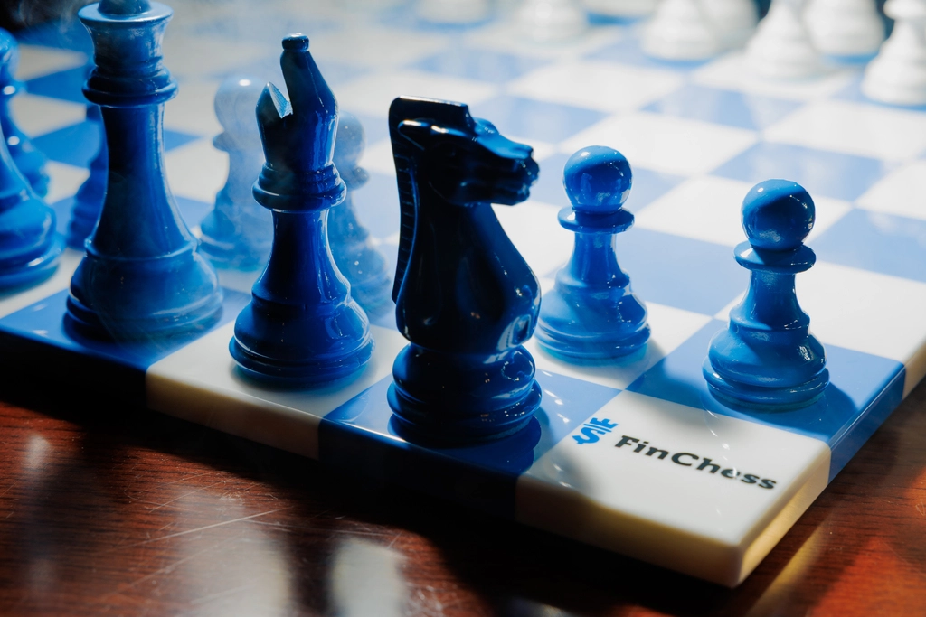 Шахматный блиц, технологии и деловое общение: компания Friflex провела FinChess 2026