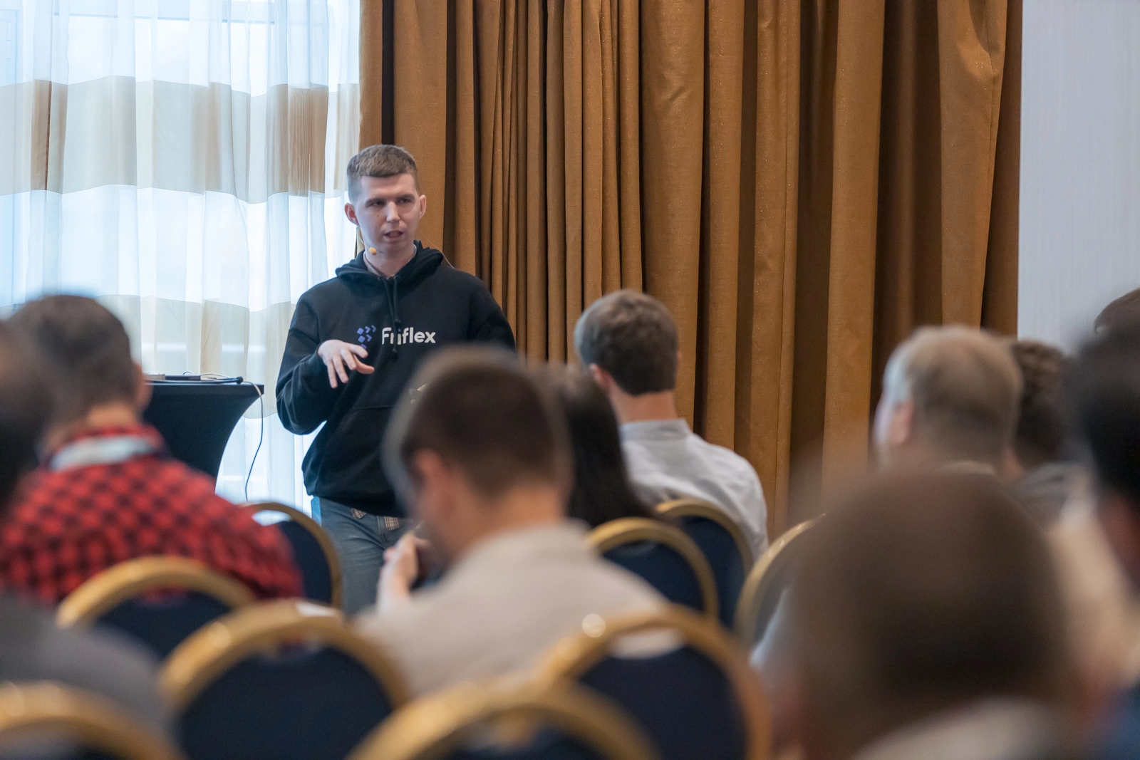 Релиз пуш-плагина и fail-safe инструкция портирования приложения под ОС Аврора: выступление Friflex на партнерской конференции Открытой мобильной платформы